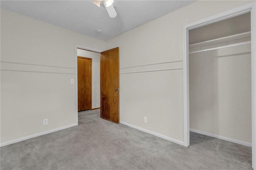 Photo 23 of 32 - 401 S Montclaire Drive