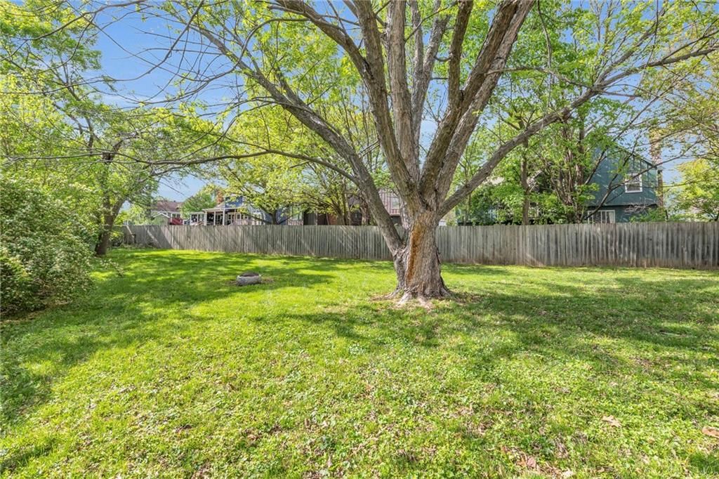 Photo 31 of 32 - 401 S Montclaire Drive