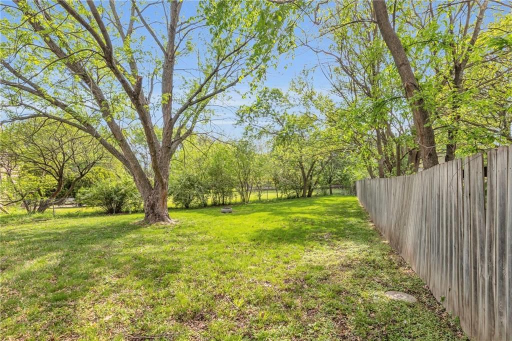 Photo 32 of 32 - 401 S Montclaire Drive