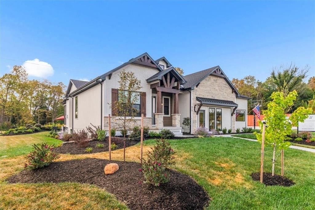 424 SE Maxwell Drive — photo 3