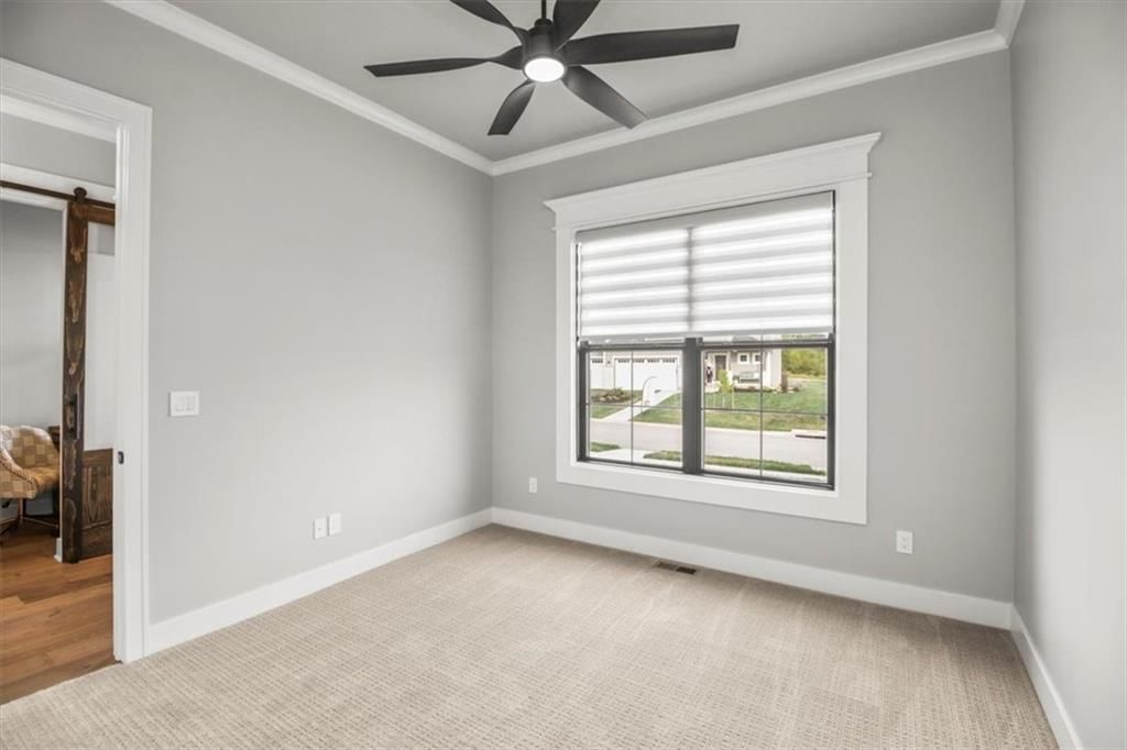 424 SE Maxwell Drive — photo 6