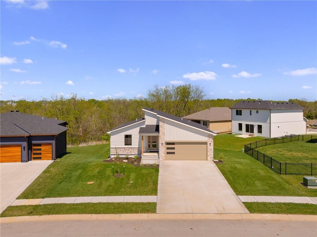 704 SE 21st Street, Oak Grove, MO