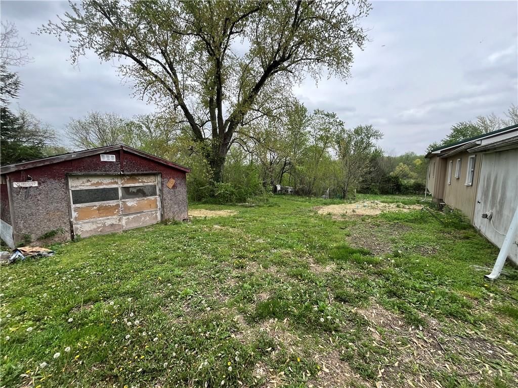 304 & 308 E Railroad Avenue — photo 8