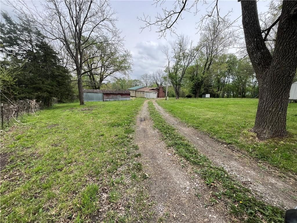 304 & 308 E Railroad Avenue — photo 9