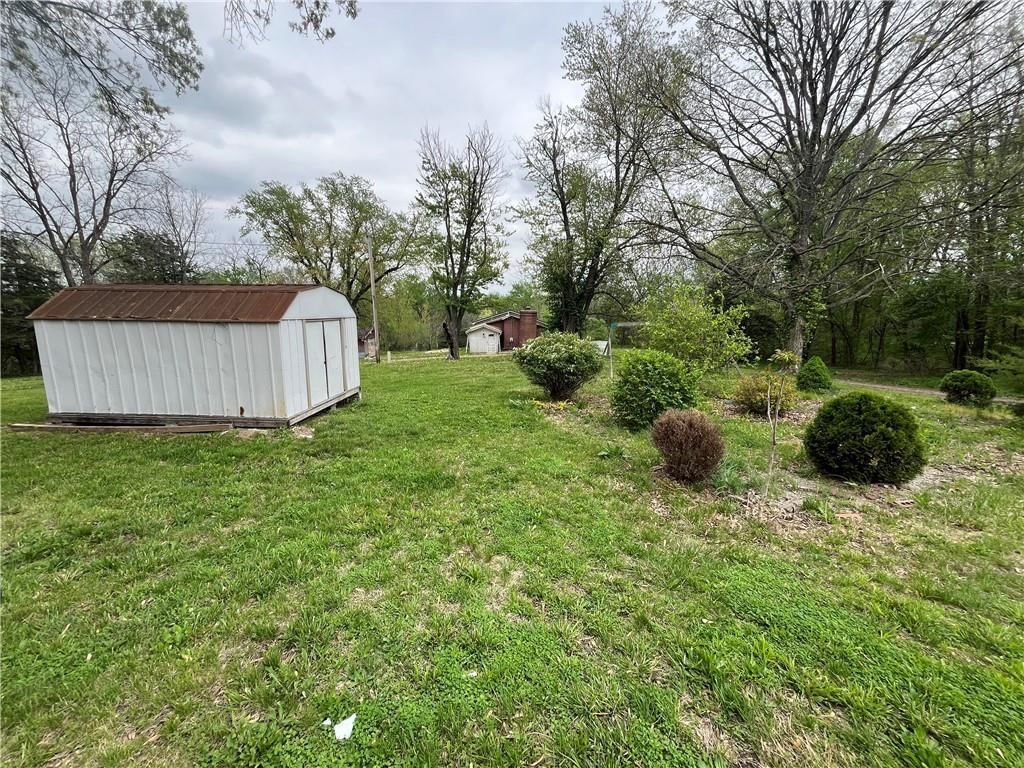 304 & 308 E Railroad Avenue — photo 10