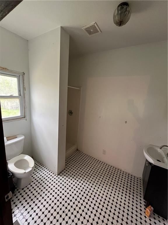 304 & 308 E Railroad Avenue — photo 19