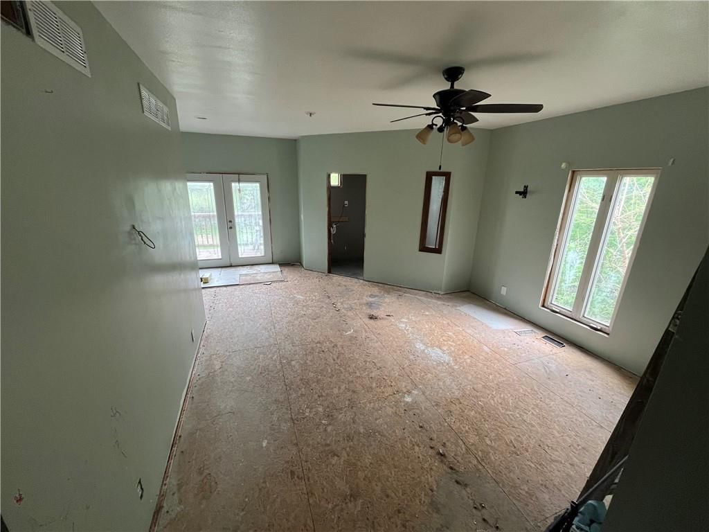 304 & 308 E Railroad Avenue — photo 21