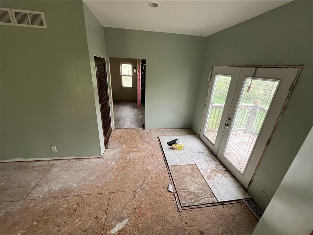 304 & 308 E Railroad Avenue — photo 22