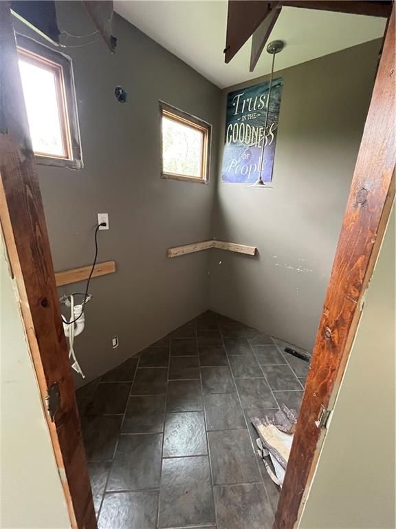 304 & 308 E Railroad Avenue — photo 23