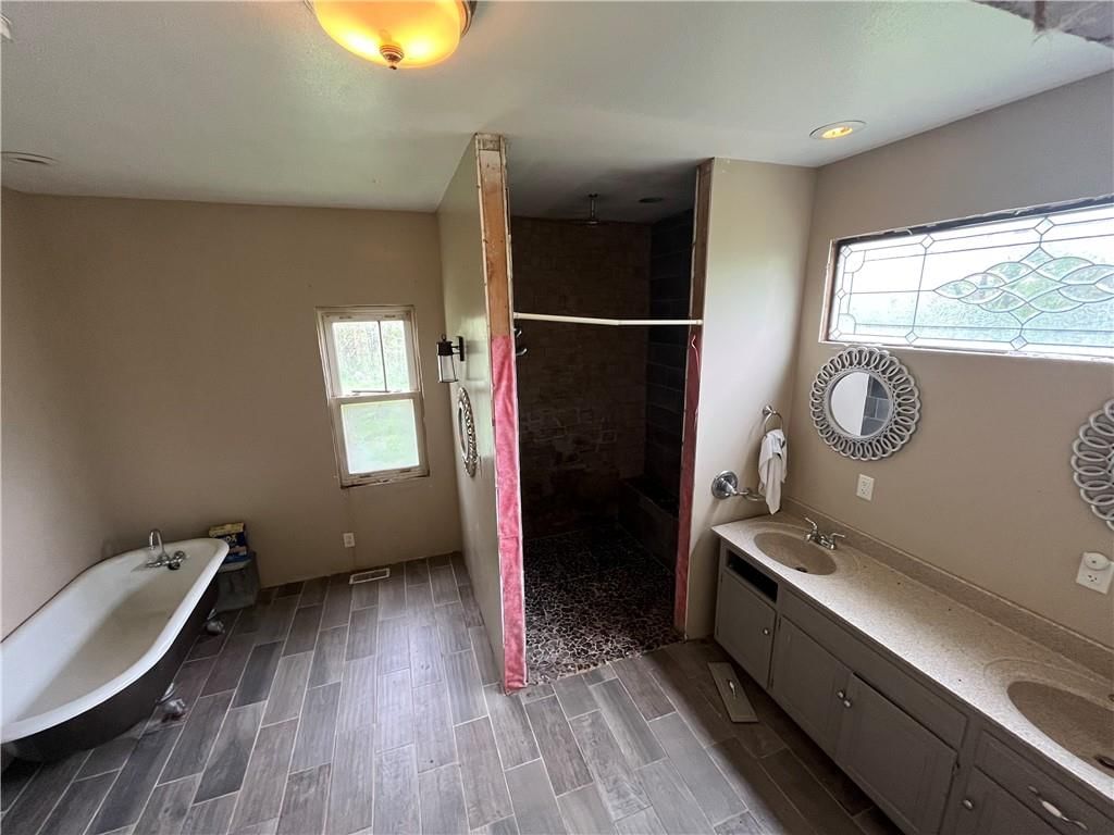 304 & 308 E Railroad Avenue — photo 24