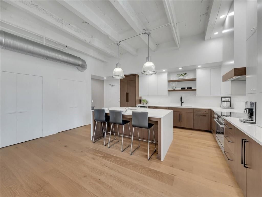 2120 Wyandotte Street — photo 6