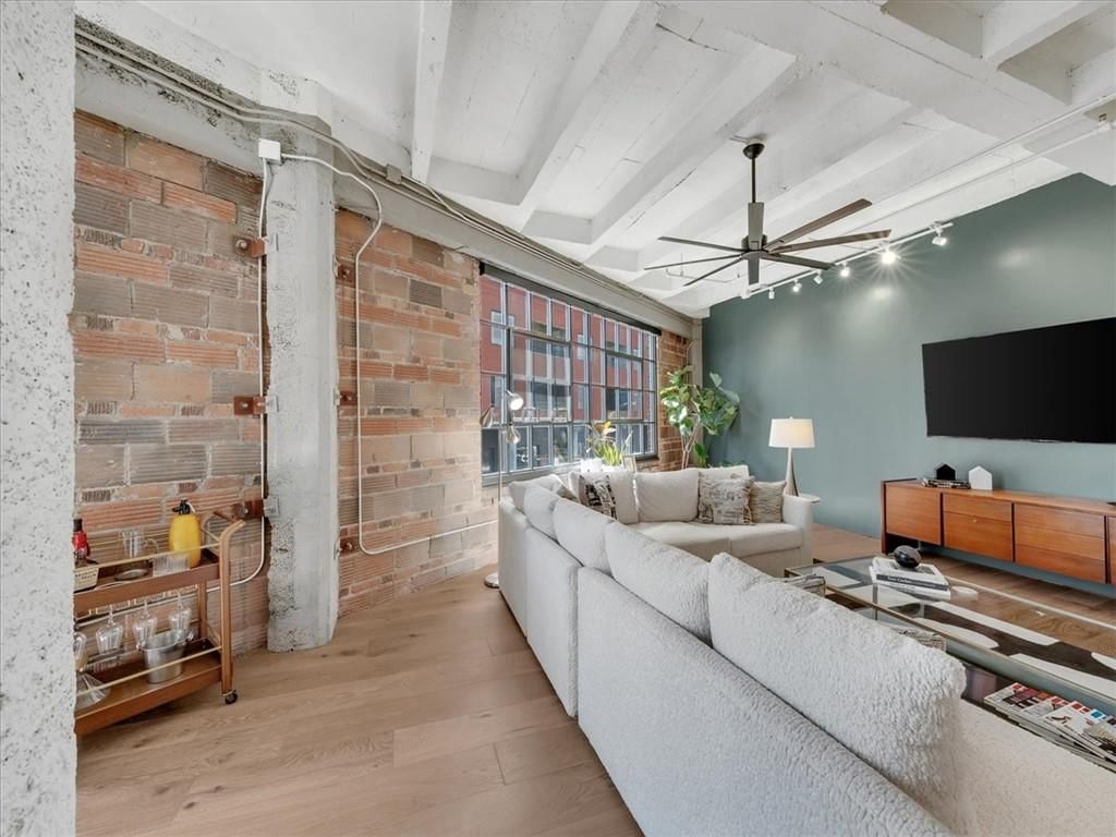 2120 Wyandotte Street — photo 9