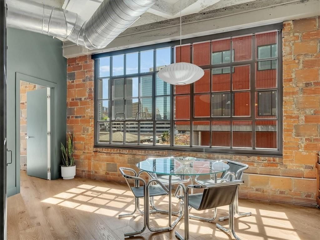 2120 Wyandotte Street — photo 10