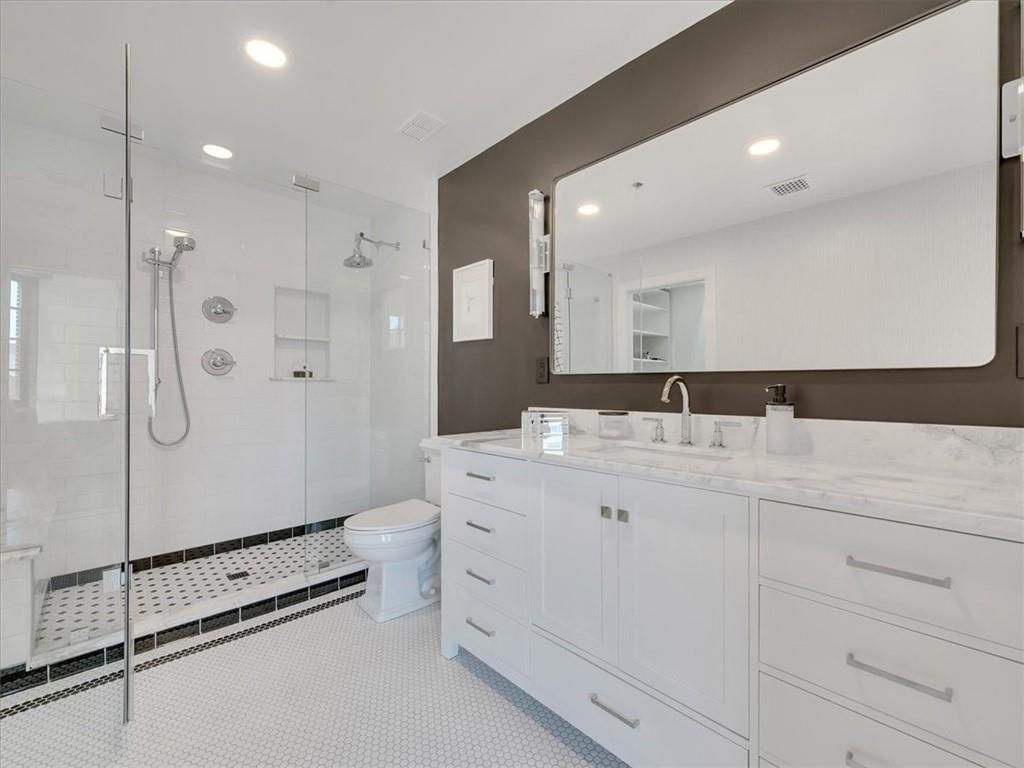 2120 Wyandotte Street — photo 15