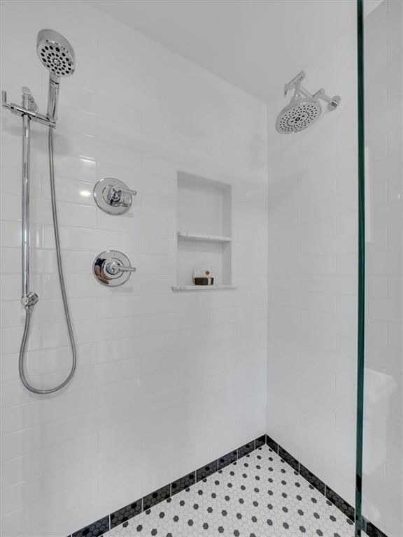 2120 Wyandotte Street — photo 16