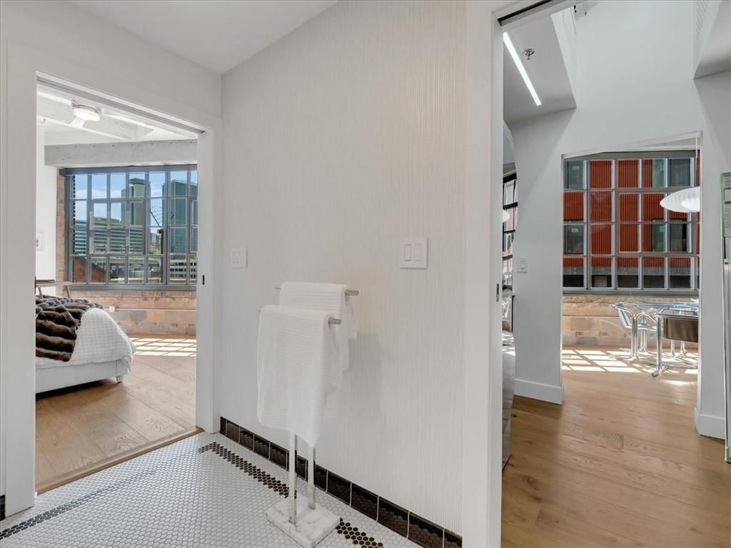 2120 Wyandotte Street — photo 17