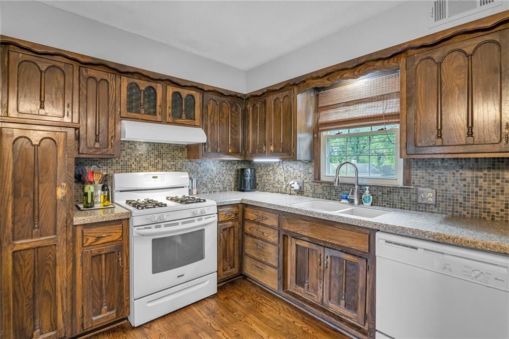 10216 Nall Avenue — photo 7