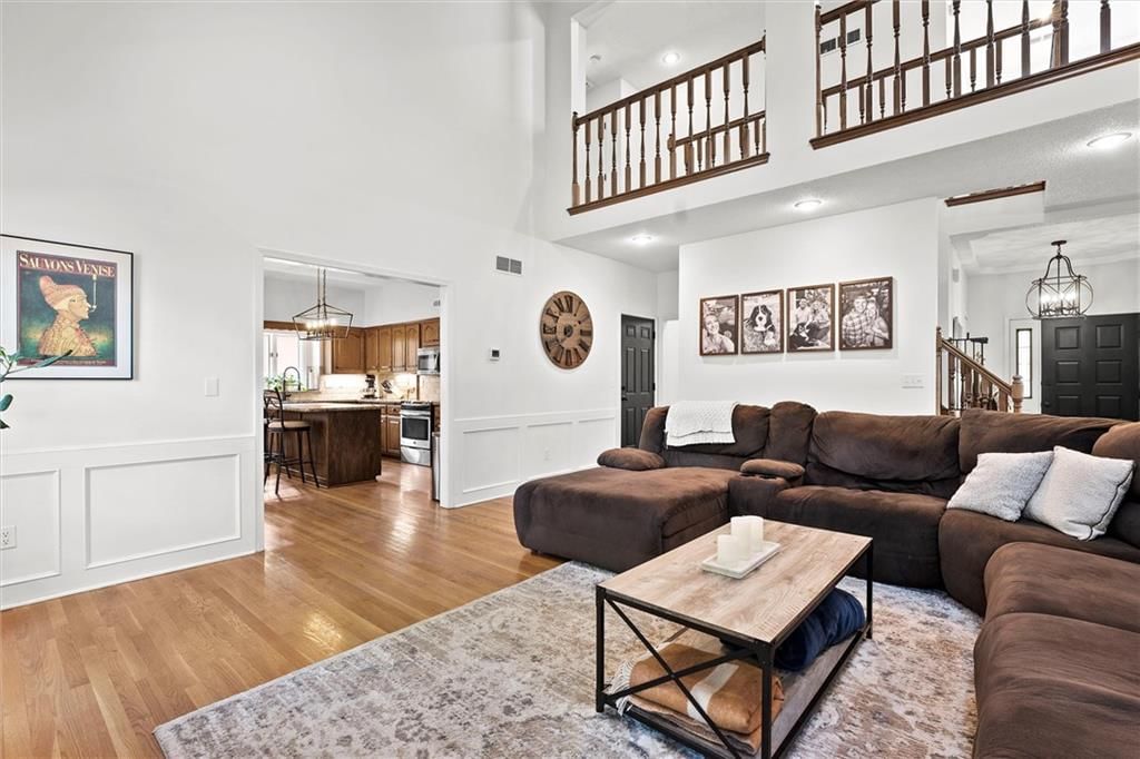 528 NE VICTORIA Drive — photo 7