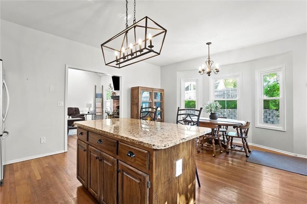528 NE VICTORIA Drive — photo 10