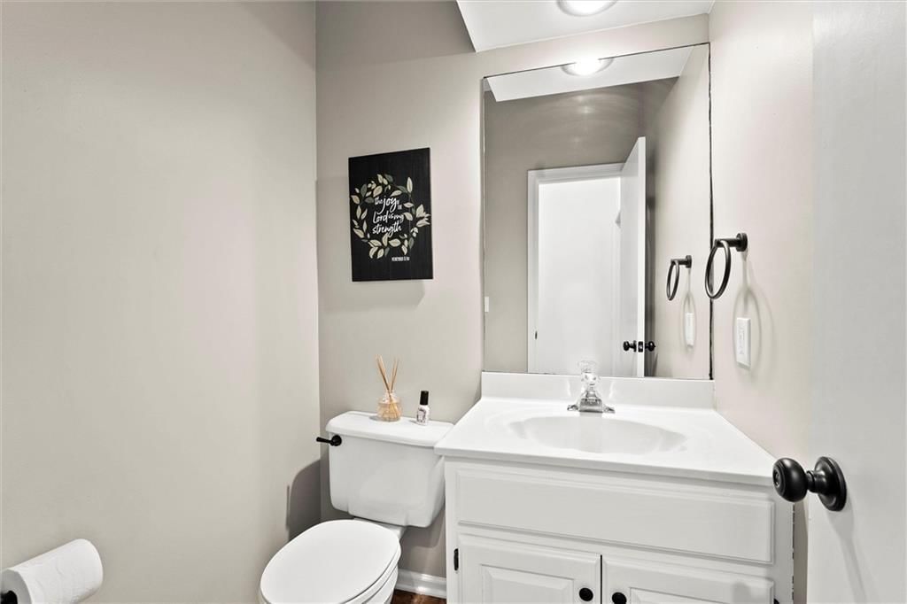 528 NE VICTORIA Drive — photo 14
