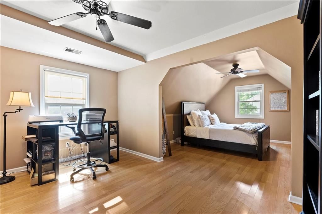 528 NE VICTORIA Drive — photo 19