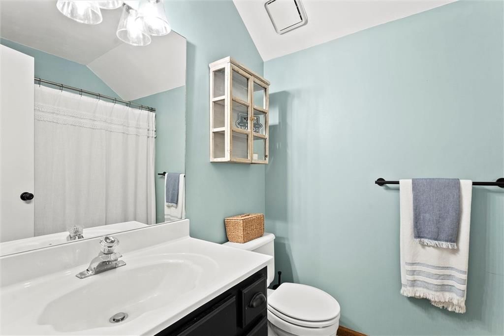 528 NE VICTORIA Drive — photo 22