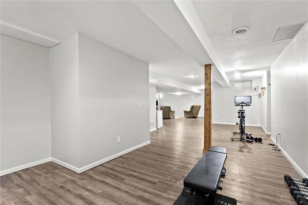 528 NE VICTORIA Drive — photo 26