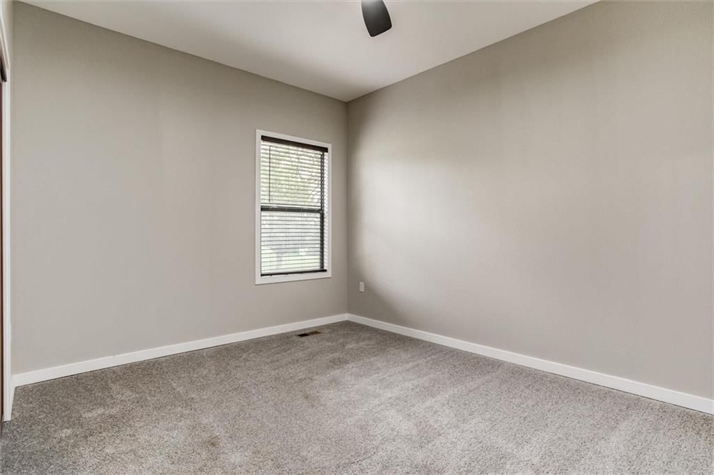 1025 Chestnut Avenue — photo 15