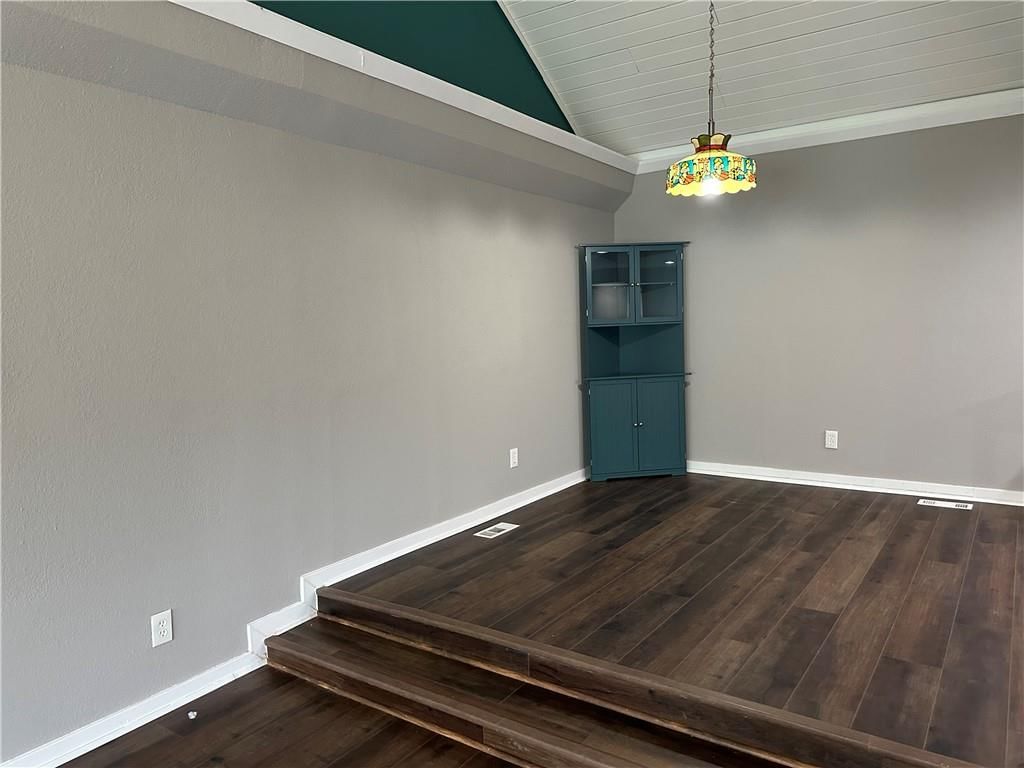 Photo 5 of 21 - 7224 E 84th Street