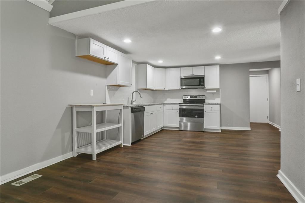 Photo 9 of 21 - 7224 E 84th Street
