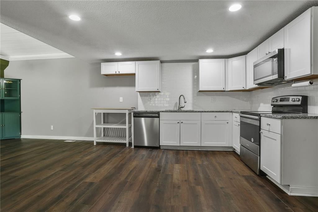 Photo 10 of 21 - 7224 E 84th Street