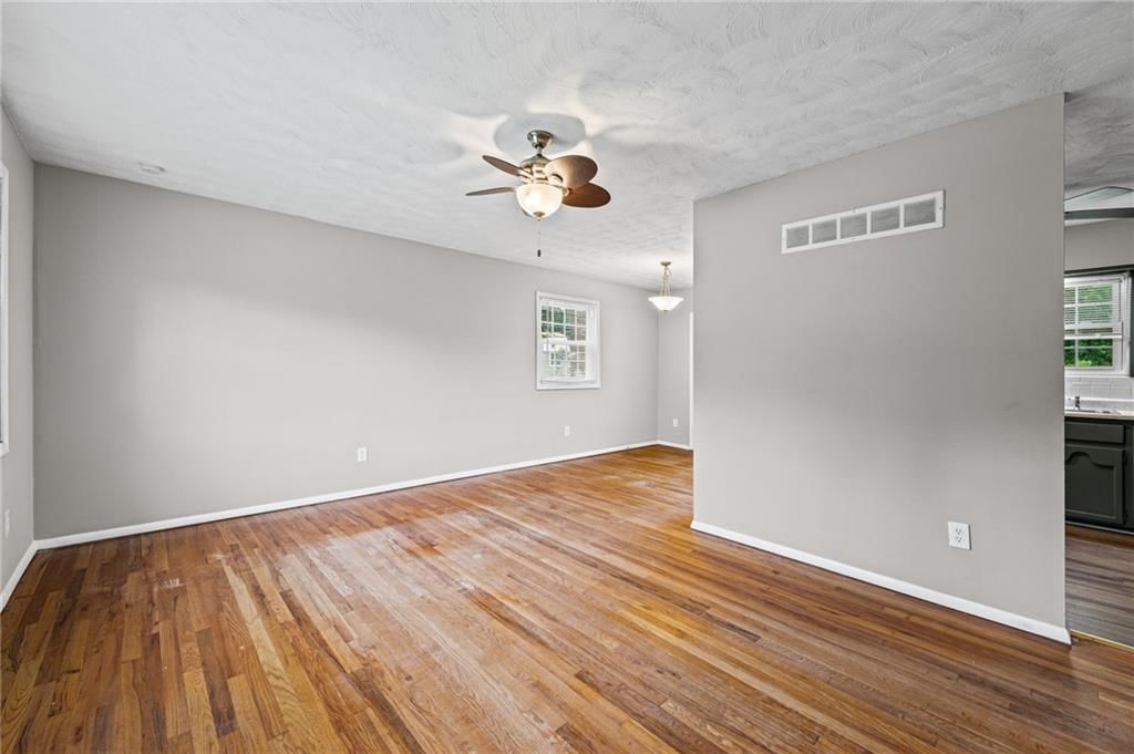 8212 NE 51st Street — photo 4