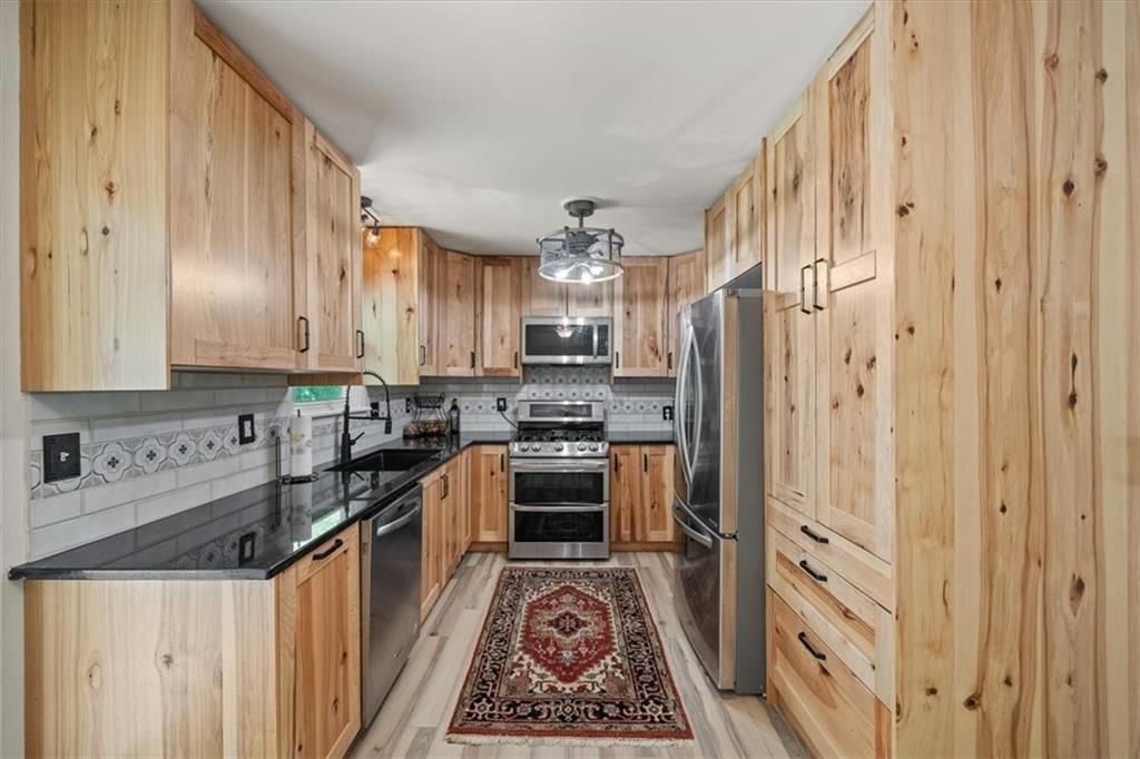 4730 Windsor Street — photo 11