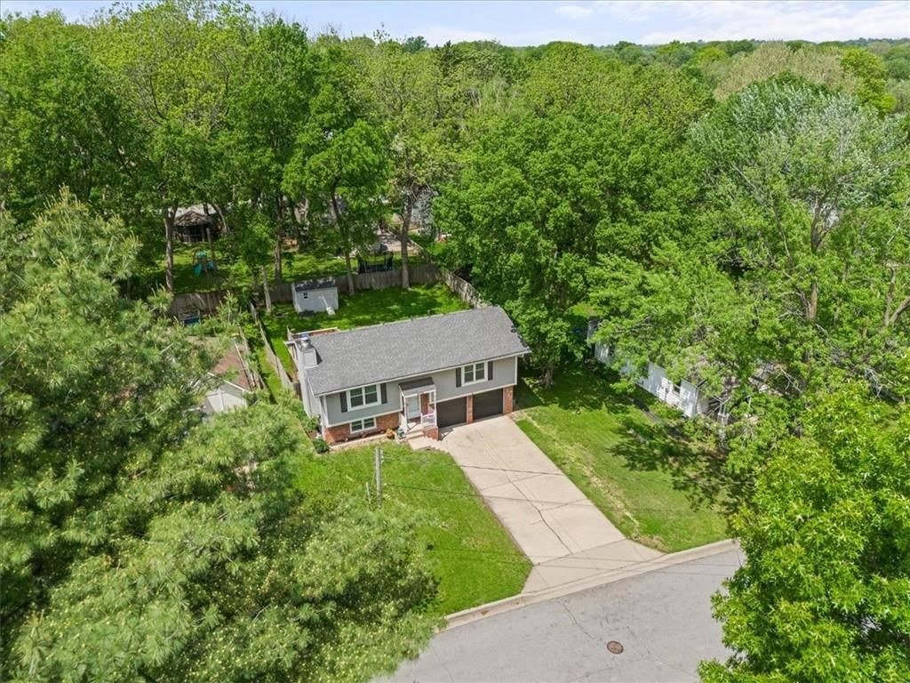 4730 Windsor Street — photo 32