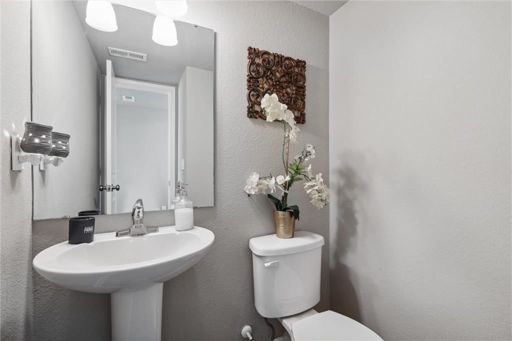 230 N Washington Street — photo 18