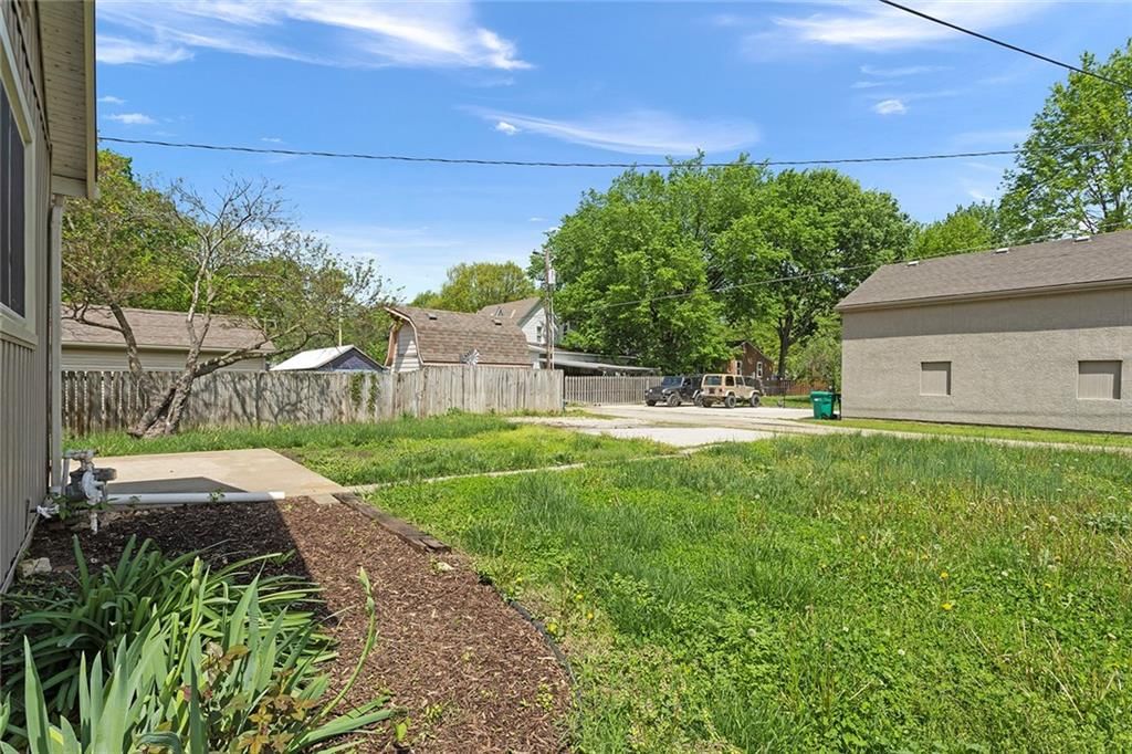 406 E Shawnee Street — photo 38
