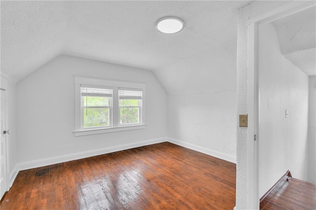 108 N Lawn Avenue — photo 17