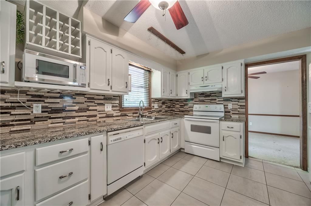 15278 Conser Street — photo 11