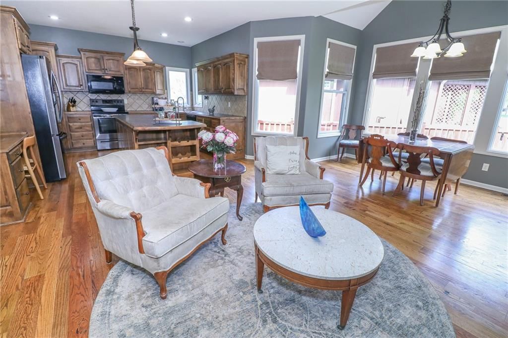Photo 9 of 35 - 17065 W 162nd Street