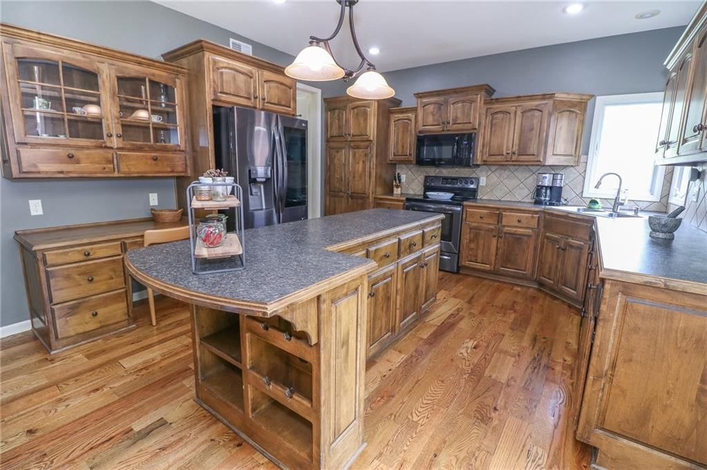 Photo 11 of 35 - 17065 W 162nd Street