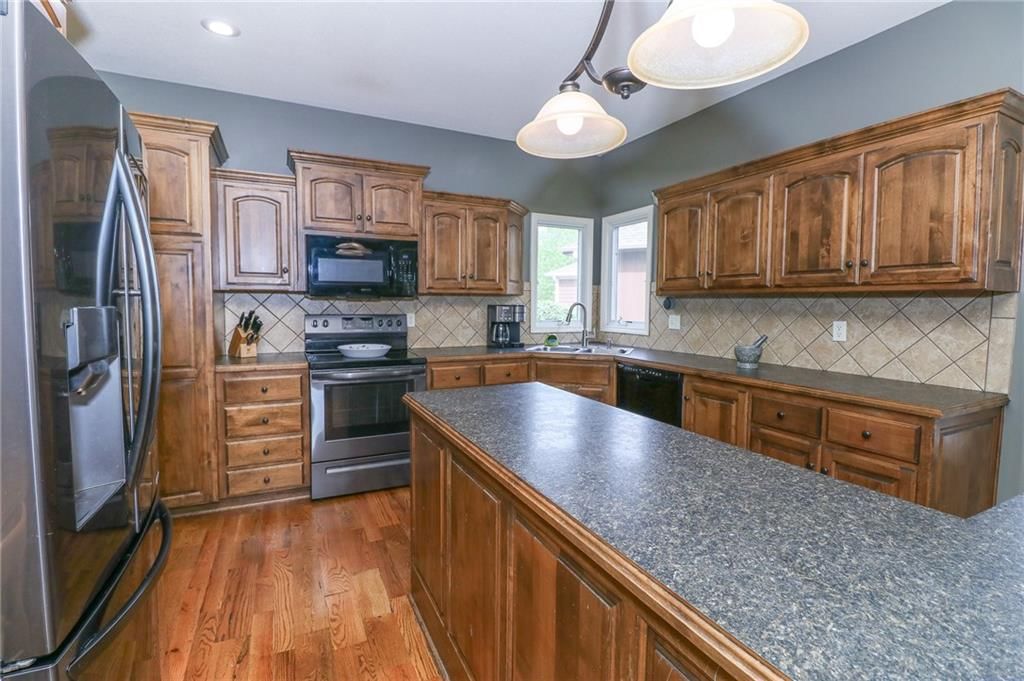 Photo 13 of 35 - 17065 W 162nd Street