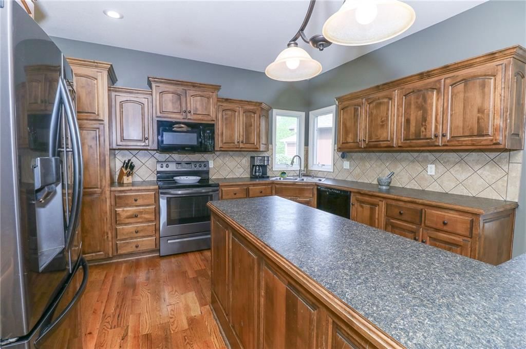 Photo 14 of 35 - 17065 W 162nd Street