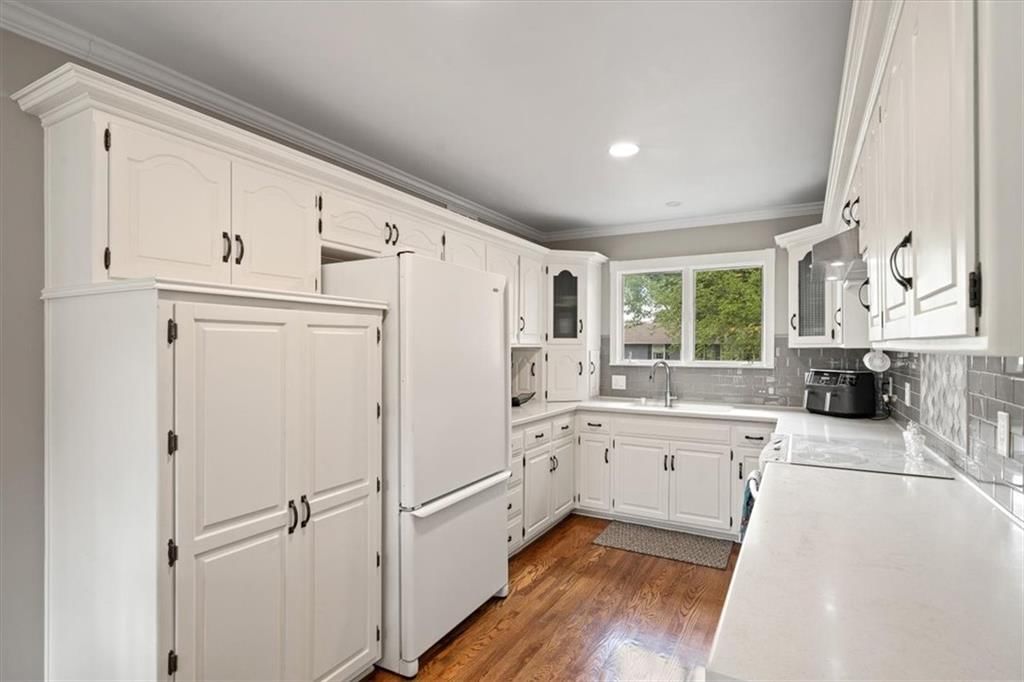5206 Bond Street — photo 11