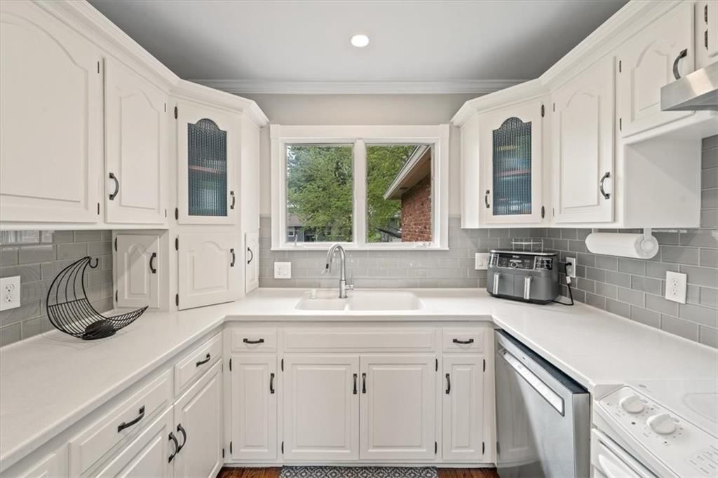 5206 Bond Street — photo 12