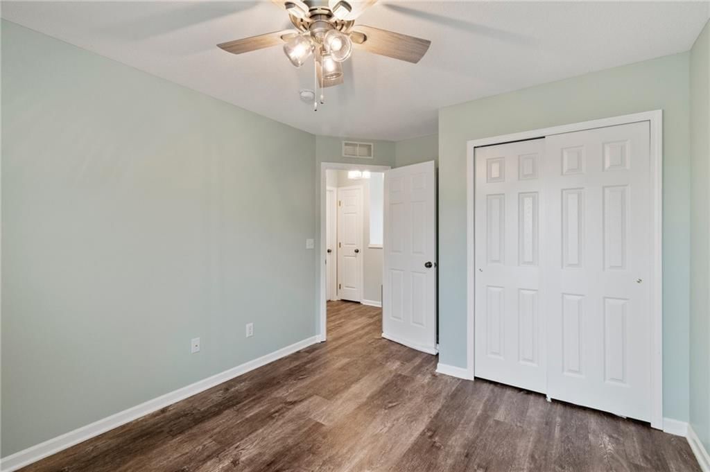 Photo 6 of 32 - 7912 N Poplar Court