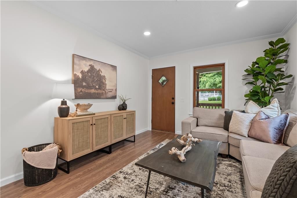 2521 W 47th Terrace — photo 9