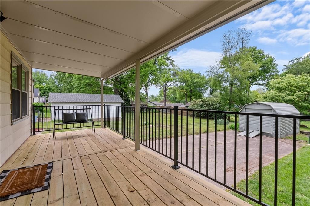 2521 W 47th Terrace — photo 44