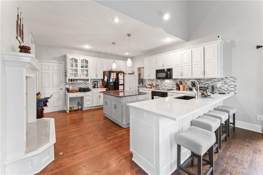 Photo 5 of 49 - 4504 NE 60th Terrace