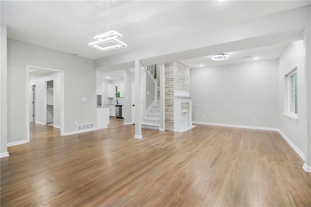 Photo 4 of 30 - 2414 N 10th Street