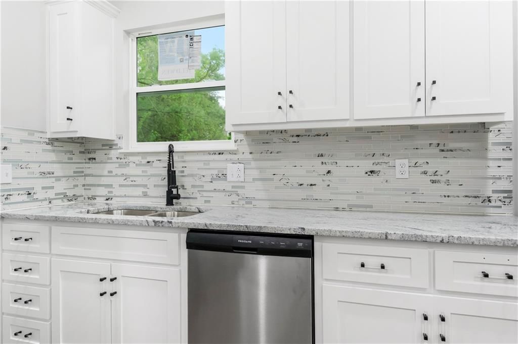Photo 9 of 30 - 2414 N 10th Street